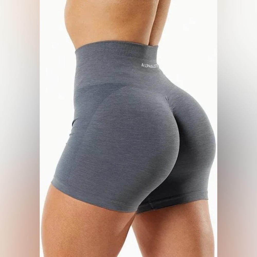 Alphalete Amplify 6.5” short